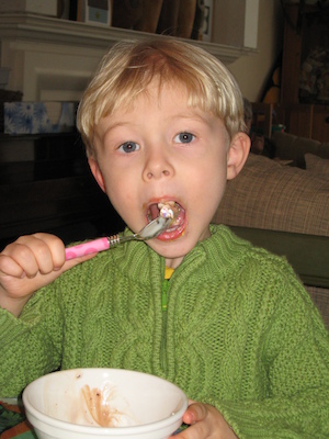 Tim eating cake (03-02-2007 12:06)