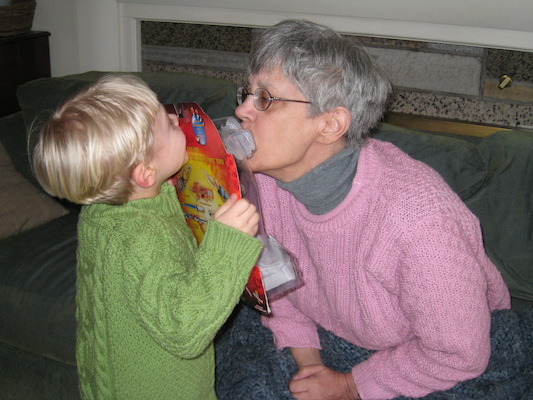 Tim "kissing" Nia (03-02-2007 12:10)