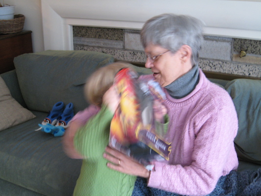 Tim "kissing" Nia (03-02-2007 12:10)