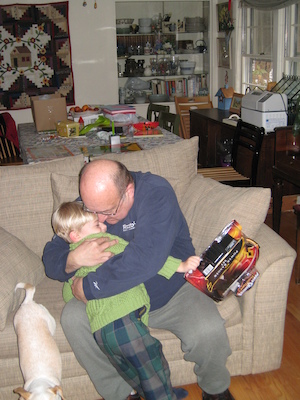 Tim "kissing" Poppy (03-02-2007 12:11)