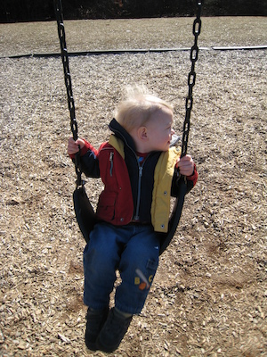 Cole swinging (03-31-2007 09:59)