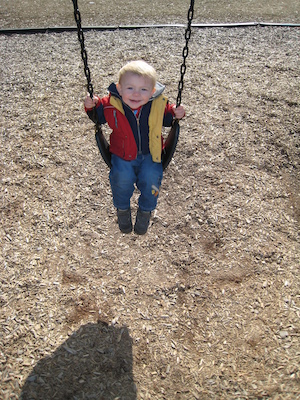 Cole swinging (03-31-2007 09:59)