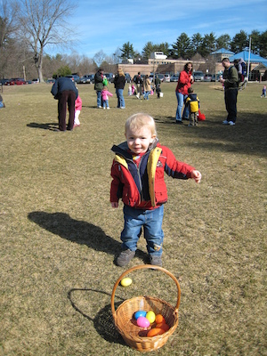 Cole getting Easter eggs (03-31-2007 10:04)