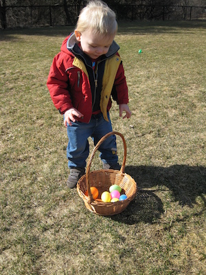 Cole getting Easter eggs (03-31-2007 10:05)
