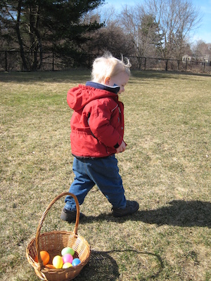 Cole getting Easter eggs (03-31-2007 10:05)