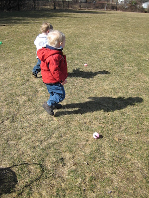 Cole getting Easter eggs (03-31-2007 10:05)