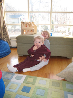 Tim and Cole cuddling (04-01-2007 09:26)