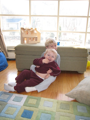 Tim and Cole cuddling (04-01-2007 09:26)