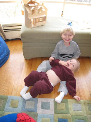 Tim and Cole cuddling (04-01-2007 09:26)