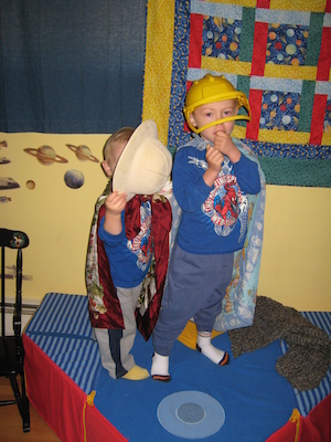 Caped explorers Tim and Cole (05-03-2007 08:16)