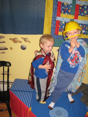 Caped explorers Tim and Cole (05-03-2007 08:16)