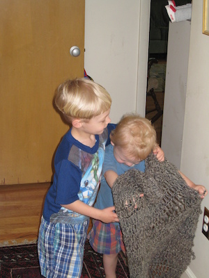 Tim and Cole hugging (05-11-2007 07:37)