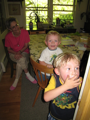 Tim, Cole and Nea getting ready for Poppy's birthday cake (05-24-2007 17:16)