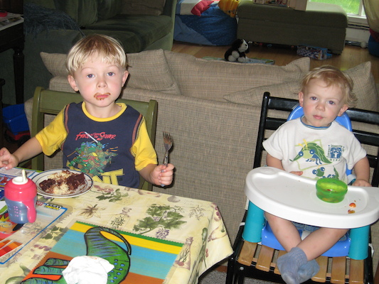 Tim and Cole eating cake (05-24-2007 18:04)