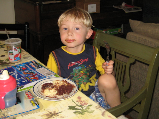 Tim eating cake (05-24-2007 18:06)