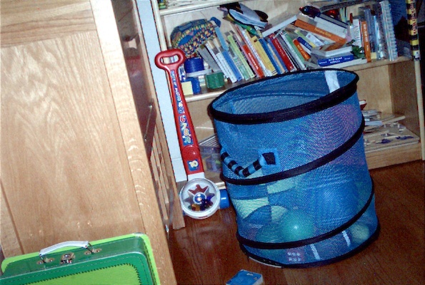 Blue Ball Bin (05-26-2007 19:04)