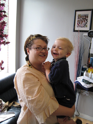 Shorn Cole cuddling Mommy (05-31-2007 16:07)