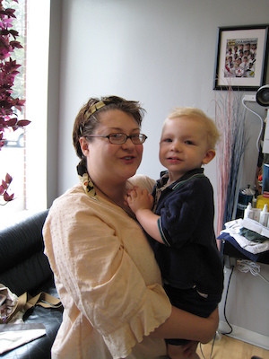 Shorn Cole cuddling Mommy (05-31-2007 16:07)