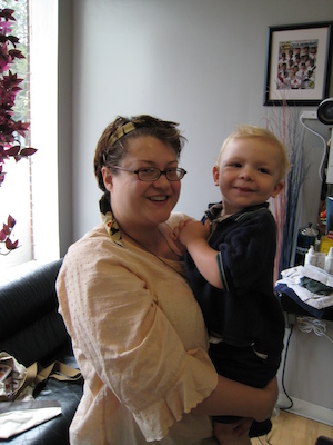 Shorn Cole cuddling Mommy (05-31-2007 16:07)