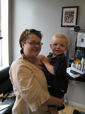 Shorn Cole cuddling Mommy (05-31-2007 16:07)