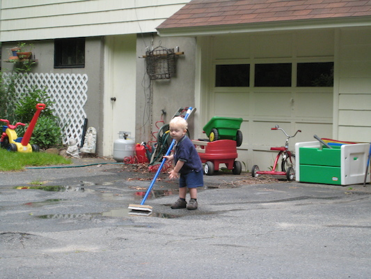 Cole cleaning the driveway (05-31-2007 16:17)