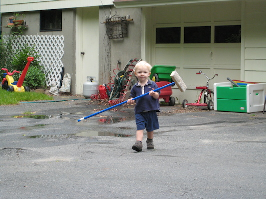 Cole cleaning the driveway (05-31-2007 16:17)