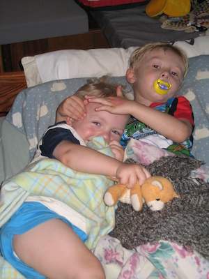 Tim and Cole cuddling in bed (06-01-2007 19:57)