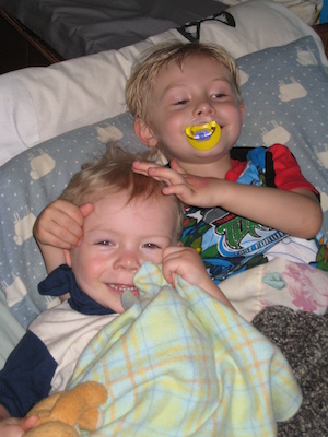 Tim and Cole cuddling in bed (06-01-2007 19:57)