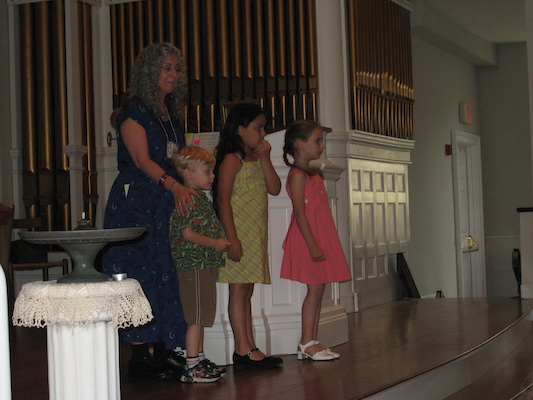 Tim lighting the chalice (06-03-2007 10:08)