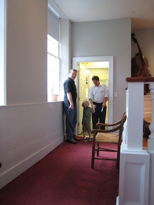 Tim giving Mike B. his present (06-03-2007 10:52)