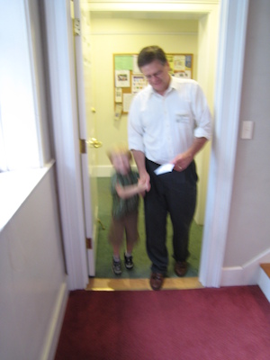 Tim giving Mike B. his present (06-03-2007 10:52)