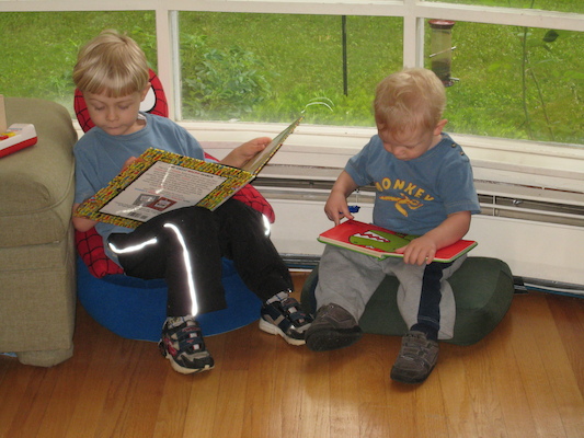 Tim and Cole reading (06-04-2007 08:23)
