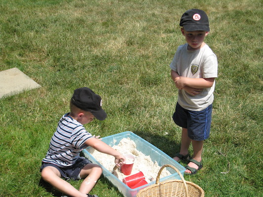 Noah and Tate playing with sand (06-13-2007 12:00)