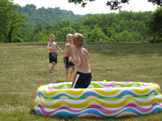 Tate, Tim and Noah playing with water guns (06-13-2007 16:04)