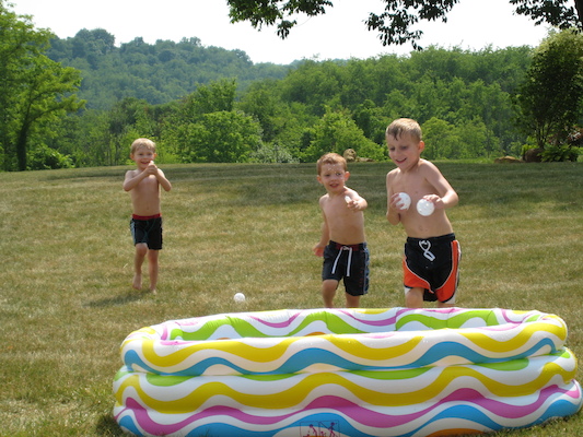 Tate, Tim and Noah playing with water guns (06-13-2007 16:05)