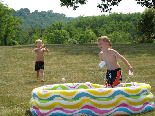 Tate, Tim and Noah playing with water guns (06-13-2007 16:05)