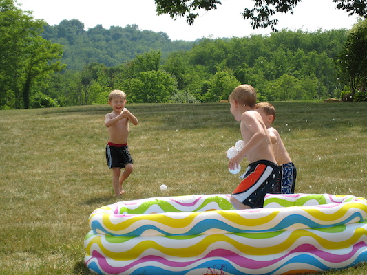 Tate, Tim and Noah playing with water guns (06-13-2007 16:05)