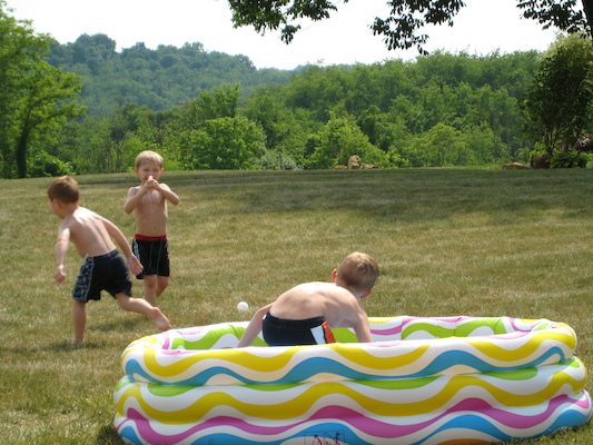 Tate, Tim and Noah playing with water guns (06-13-2007 16:05)