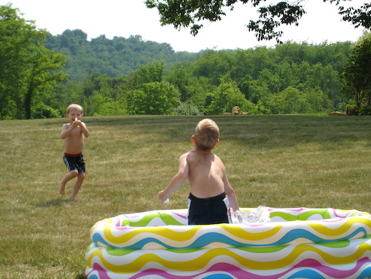 Tate, Tim and Noah playing with water guns (06-13-2007 16:05)
