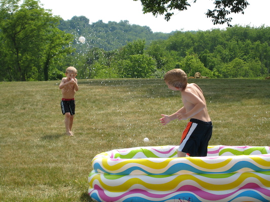 Tate, Tim and Noah playing with water guns (06-13-2007 16:05)
