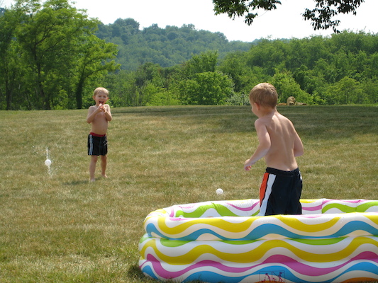 Tate, Tim and Noah playing with water guns (06-13-2007 16:05)