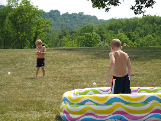 Tate, Tim and Noah playing with water guns (06-13-2007 16:05)