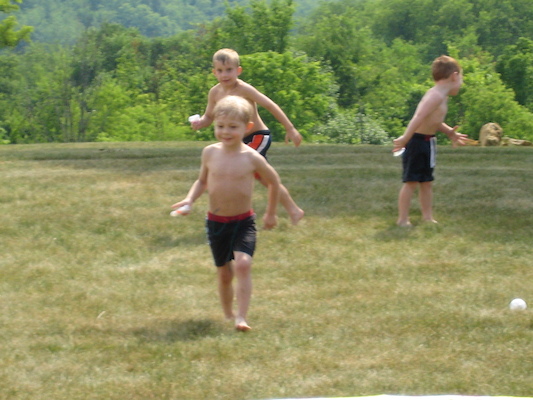 Noah, Tim and Tate playing with water guns (06-13-2007 16:07)