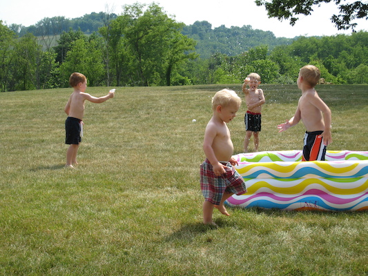 Tate, Cole and Tim playing with water pistols (06-13-2007 16:09)