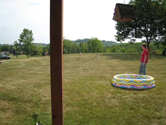Noah, Cole and Ben playing (06-13-2007 16:20)