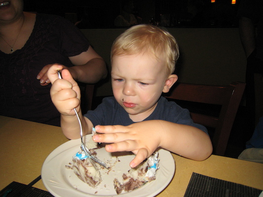 Cole eating cake (06-13-2007 20:10)