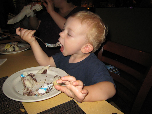 Cole eating cake (06-13-2007 20:10)