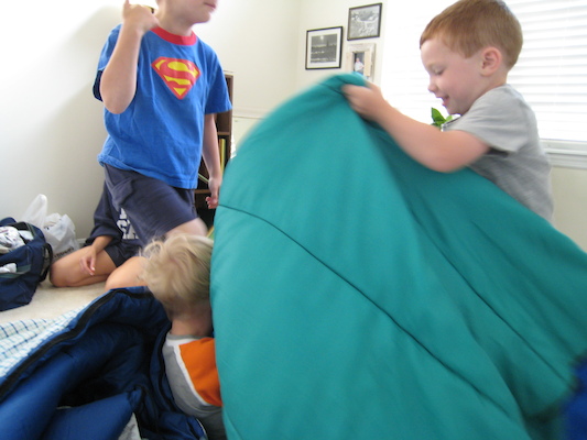 Tate, Tim and Noah wrestling (06-14-2007 07:52)