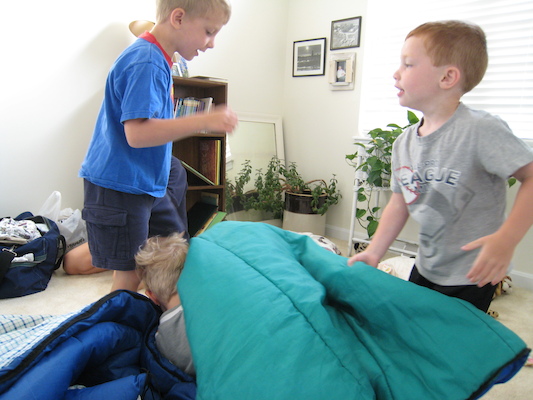 Tate, Tim and Noah wrestling (06-14-2007 07:52)