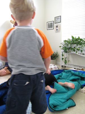 Tate, Tim and Noah wrestling (06-14-2007 07:53)